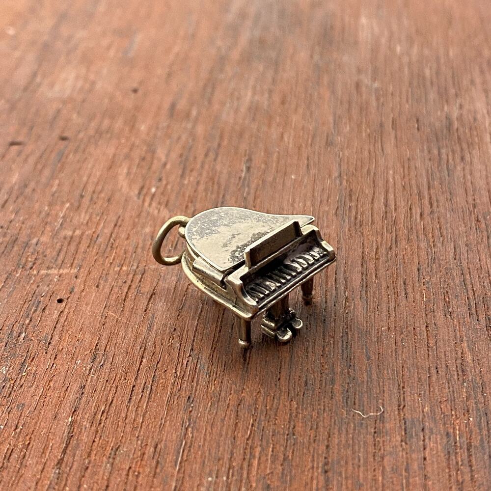 Vintage Beau 925 Sterling Silver Grand Piano Top Opens Pendant Bracelet Charm